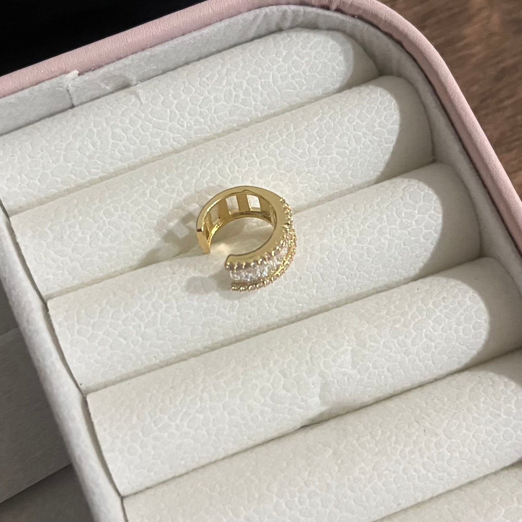 Dazzle ear-cuff (not a pair)